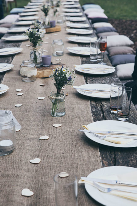 weding tablescape with hessian